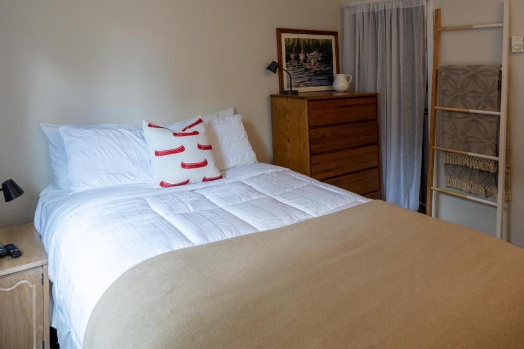 Motel Barefoot And Retreat