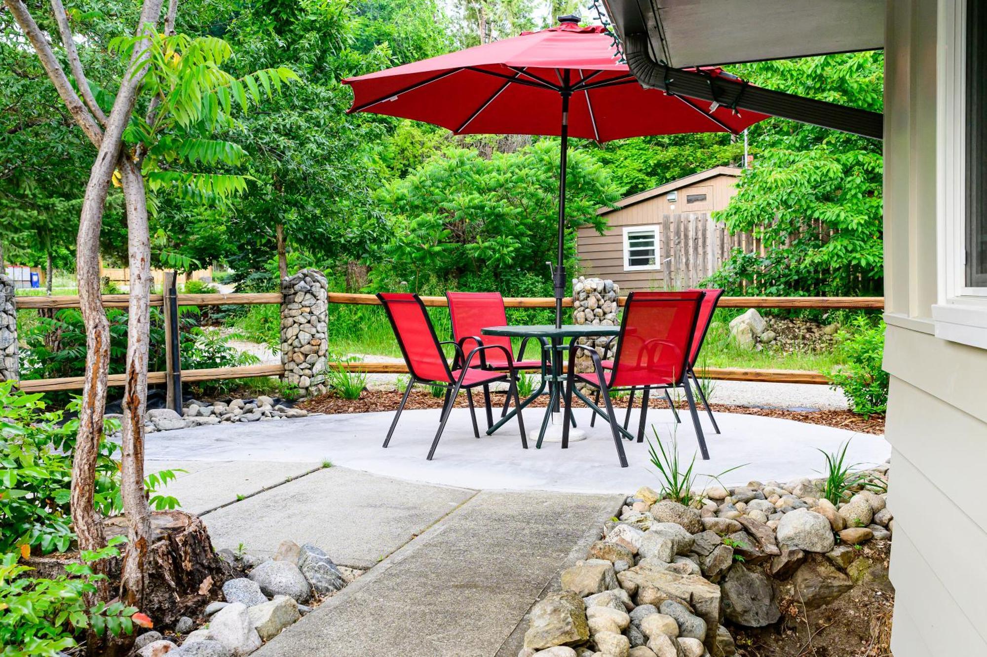 Barefoot And Retreat Motel