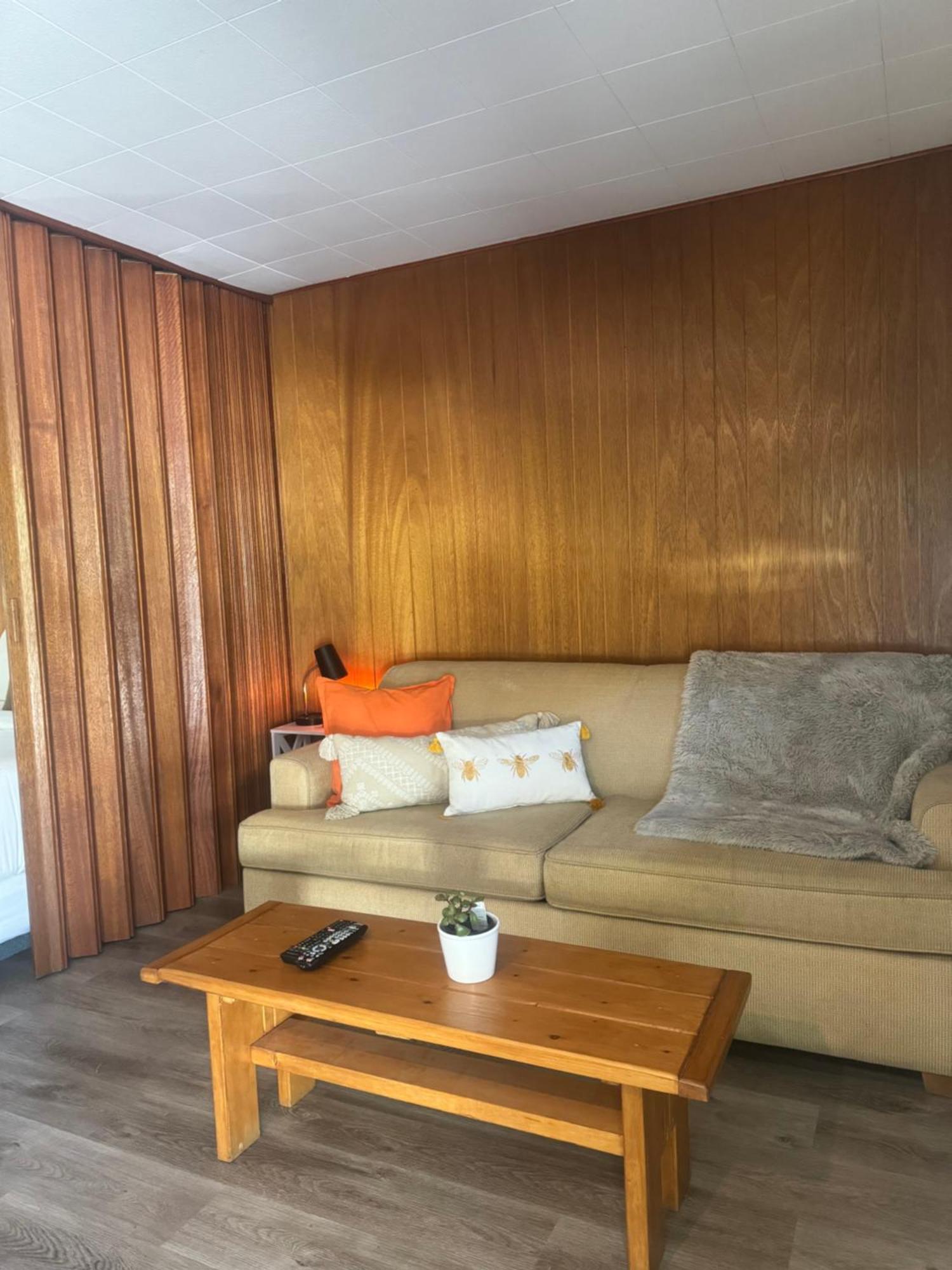Barefoot And Retreat Motel