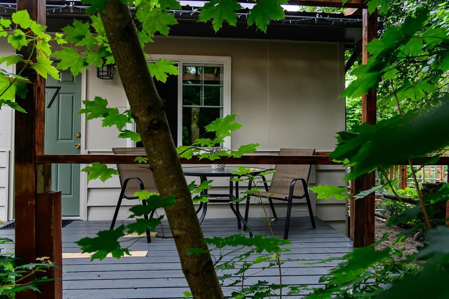 Motel Barefoot And Retreat